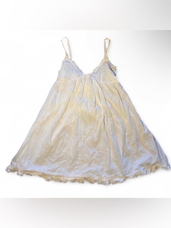 Louise Mitchell Dresses & Skirts - Louise Mitchell Dainty White Cotton Mini Dress with Embroided Roses⭐️